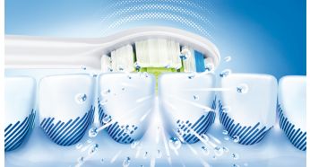 Elimină de până la 7 ori mai multă placă bacteriană decât o periuţă de dinţi manuală