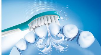 Acţiunea de curăţare dinamică Sonicare antrenează fluidele printre dinți.