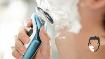 Get a comfortable dry or refreshing wet shave with Aquatec