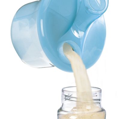 Holds 3 pre-measured doses of milk powder