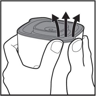 Opening the jar lid of Philips Mini Blender