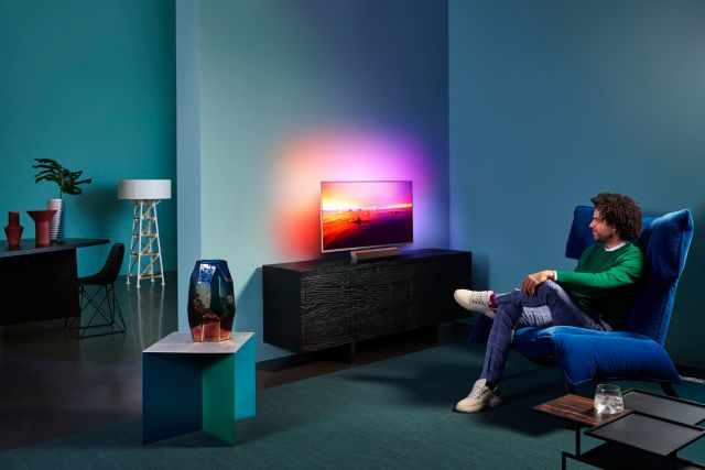Philips 2020: 43PUS9235 LCD TV with 2.1 Sound by Bowers & Wilkins