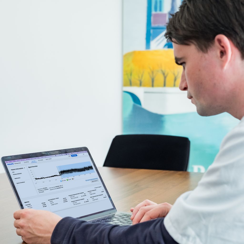 A clinician reviews Cardiologs Holter data on a laptop between consults.
