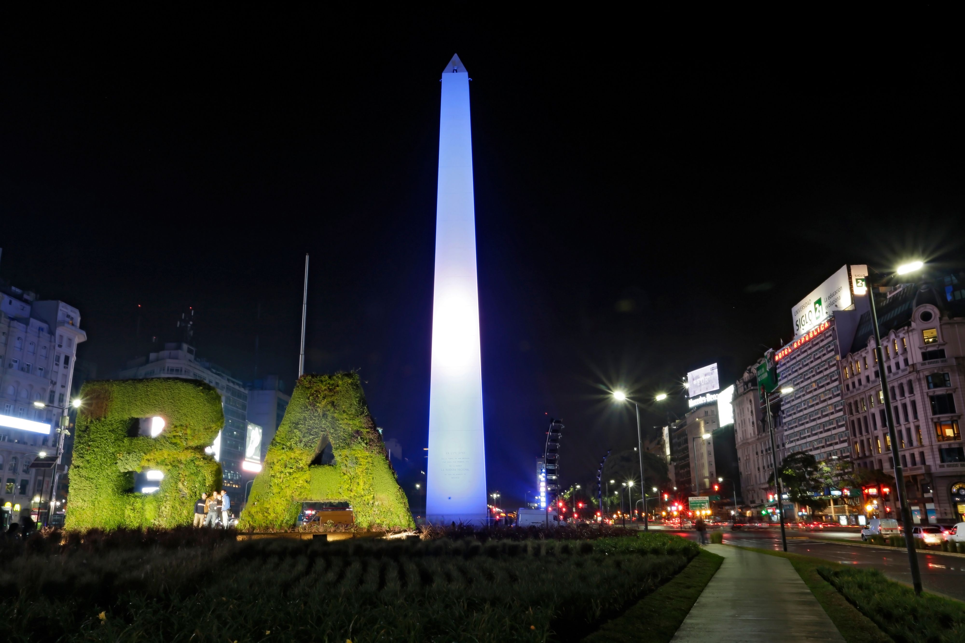 El Gobierno De La Ciudad De Buenos Aires Ilumina El Obelisco De La Mano De Philips Iluminacion News Center Philips