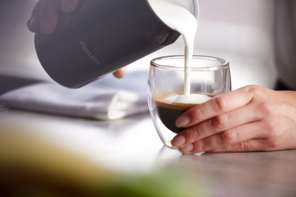 Delonghi Distinta и Philips Milk Twister - какой вспениватель молока выбрать?