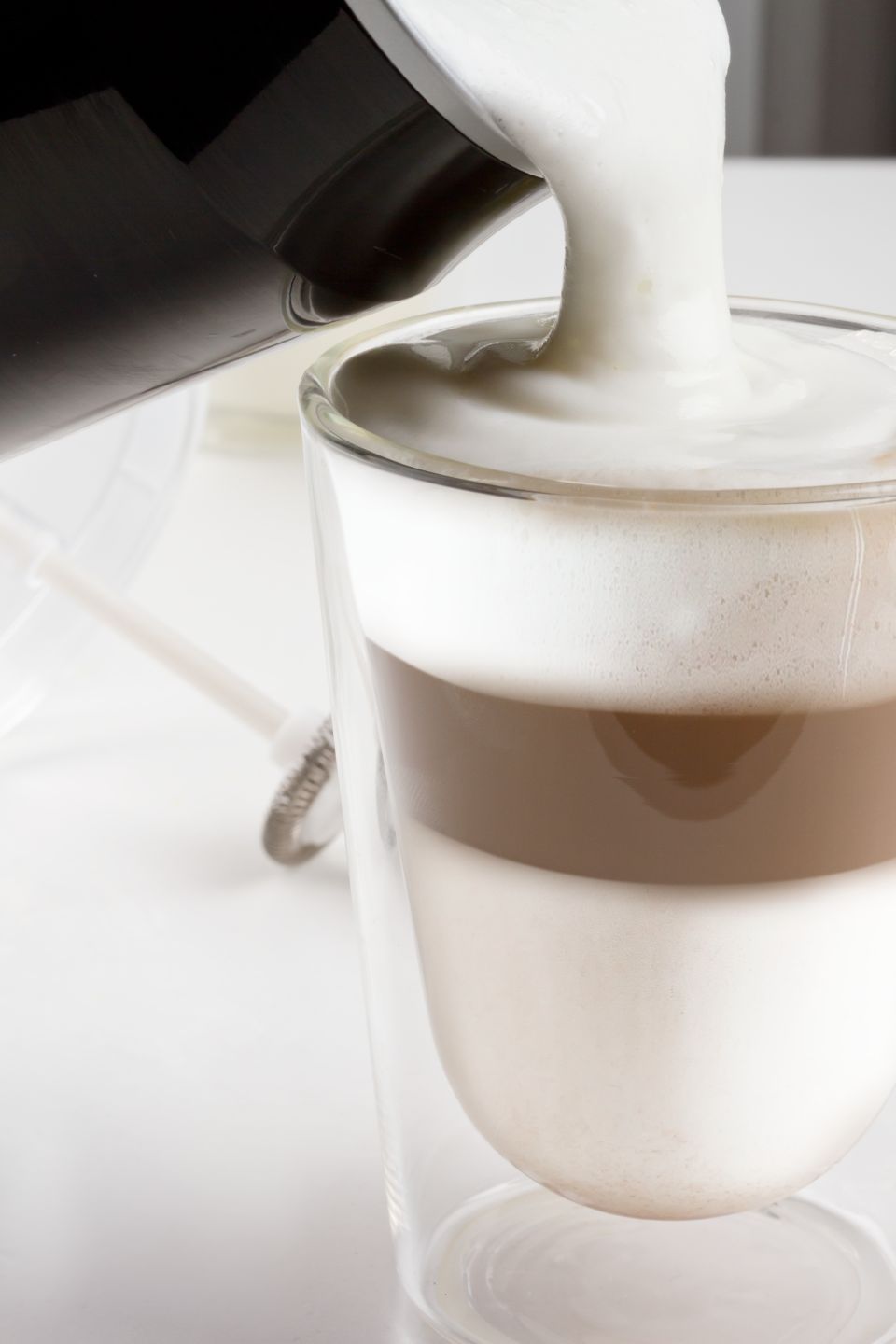 Delonghi Distinta и Philips Milk Twister - какой вспениватель молока выбрать?