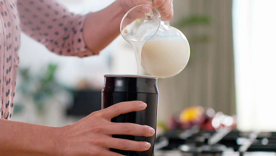 Delonghi Distinta и Philips Milk Twister - какой вспениватель молока выбрать?