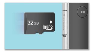 Slot per schede microSD fino a un massimo di 32 GB e 16 ore di video HD