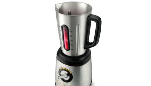 Design exclusivo n&atilde;o centrado do jarro para misturar ingredientes de forma eficiente