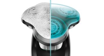 Эффективно очищает бритвы, используемые с пеной и гелем