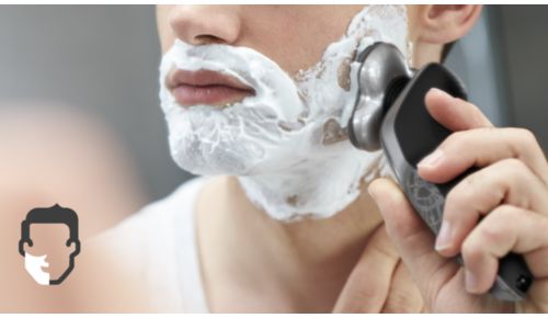 AquaTec consente una rasatura confortevole a secco, o rinfrescante sulla pelle bagnata