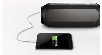 Високоговорителят действа и като външна батерия за зареждане на смартфон