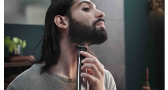 Металлический триммер точно моделирует бороду и подравнивает волосы на голове и теле