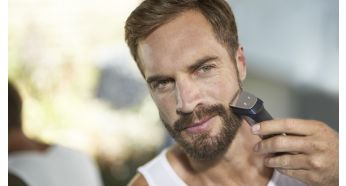 Металлический триммер точно оправляет бороду, волосы и тело