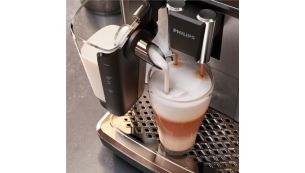 Šilkinė, tolygi pieno puta, pagaminta naudojant didelio greičio „LatteGo“ sistemą