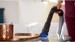 Мягкая щетка, встроенная в ручку, всегда готова к использованию