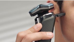 Precision trimmer integrated in the handle