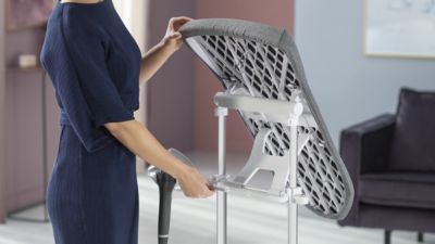 Удобный выбор угла для отпаривания одежды