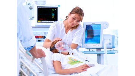 Full face mask to reduce patient claustrophobia