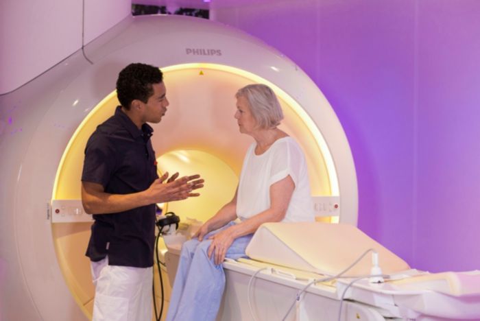 MRI laborant ease patient anxiety