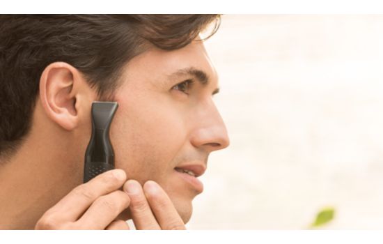 Der Philips Series 5000 All-in-One Trimmer mit Präzisionsaufsatz wird zum Stylen der Kotletten verwendet.