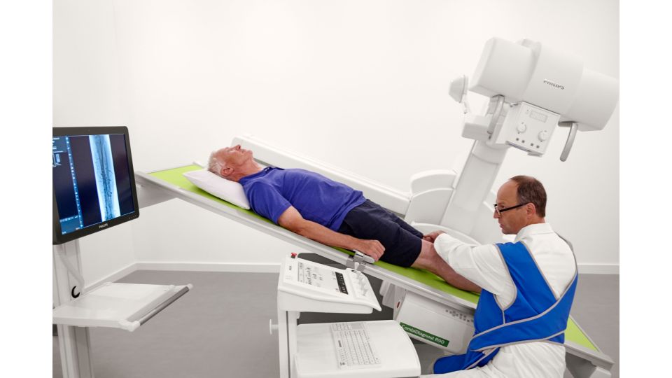 Philips Digital Radiography and Fluoroscopy system (CombiDiagnost R90) in use