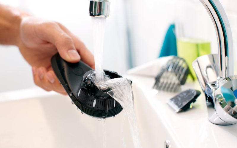 Cut your own hair - even in hard-to-reach areas