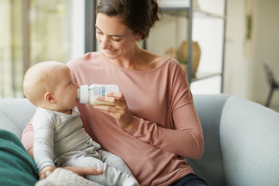 Ein Baby An Die Flasche Gewohnen Tipps Tricks Philips Avent