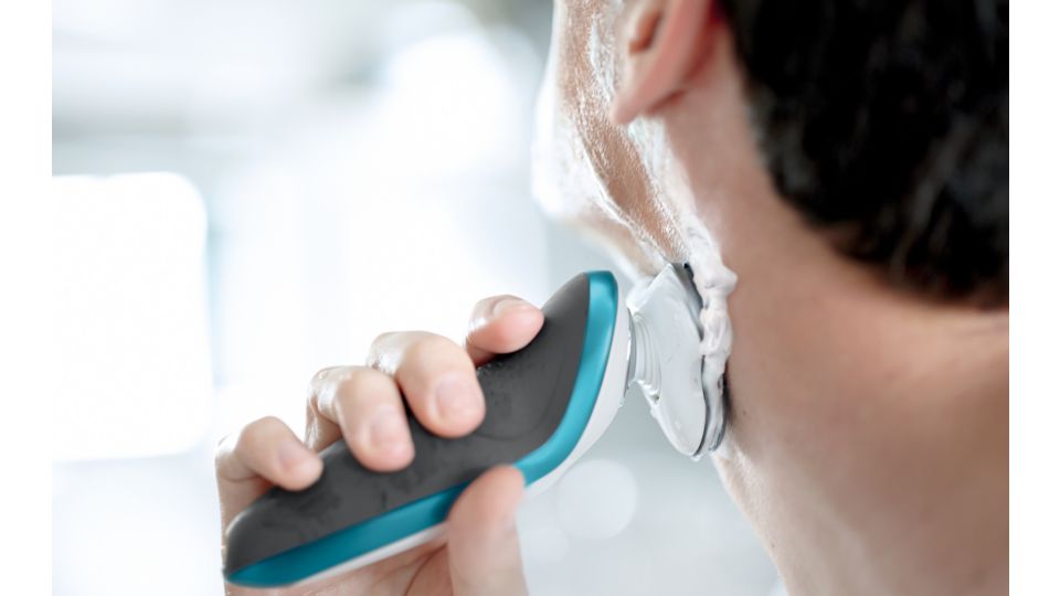 The Philips Smart Shaver series 7000