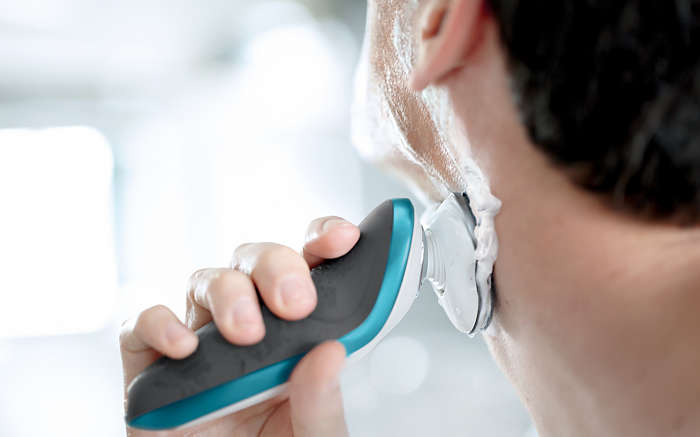 The Philips Smart Shaver series 7000