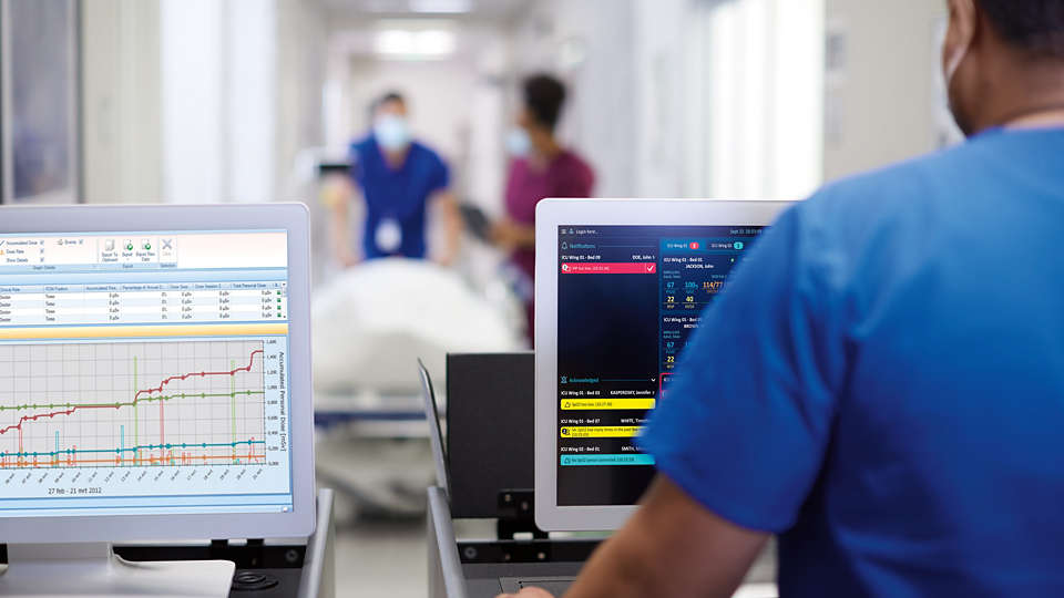 A nurse reviews patient data via Philips Capsule Surveillance 