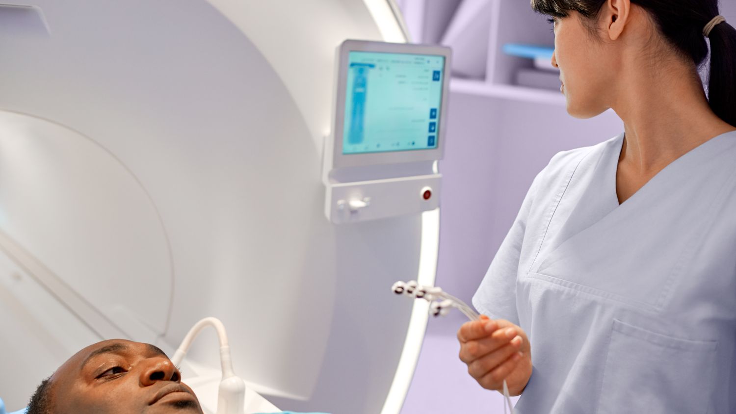 Patient undergoing MR scan on Ingenia 1.5T Evolution with VitalEye detecting their breathing pattern.
