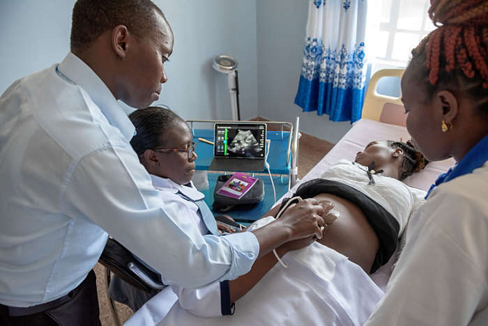 Philips Lumify being used on a pregnant woman