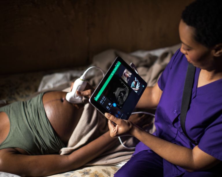 Midwife using Lumify with Reacts on tablet