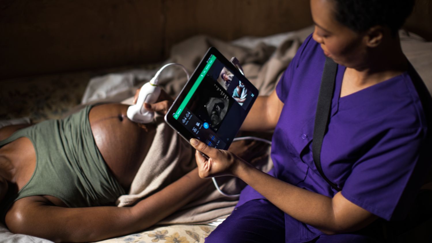 Midwife using Lumify with Reacts on tablet