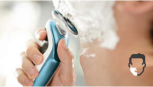 Rasage confortable à sec ou rafraîchissant sur peau humide grâce à AquaTec