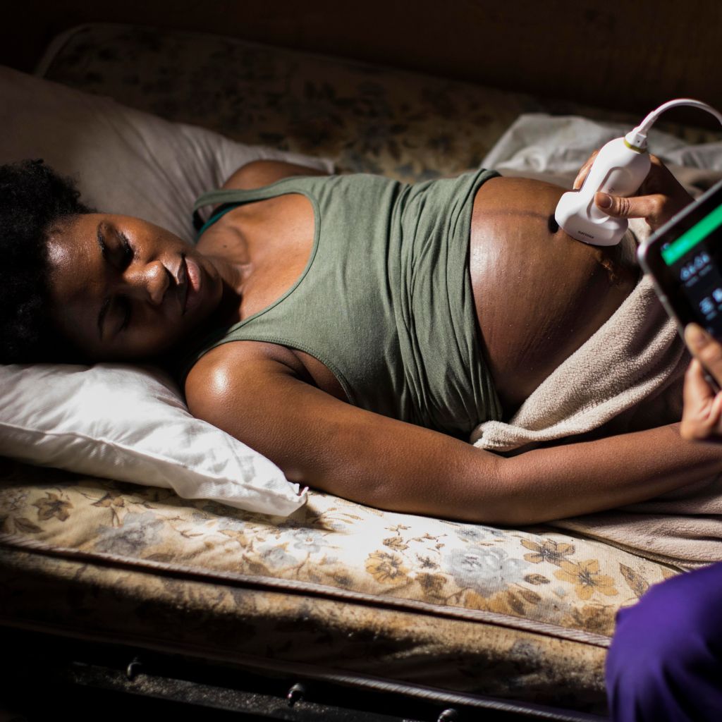 A midwife uses Lumify