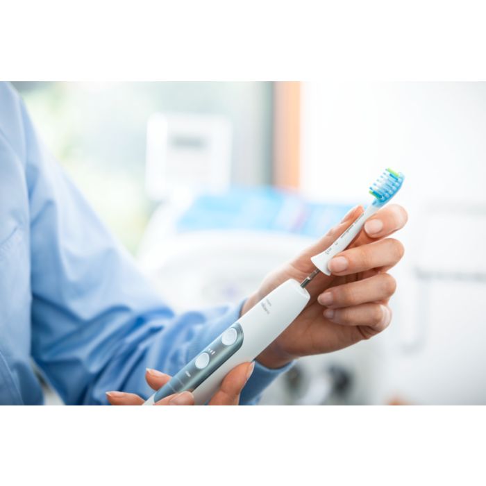 ExpertClean 7300 Sonic electric toothbrush with app HX9680/01