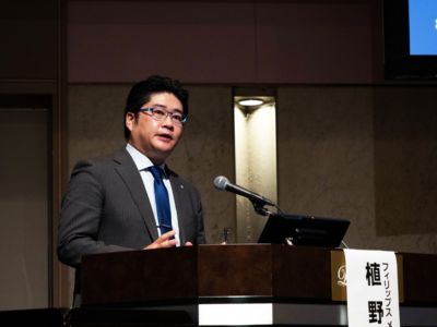 災害時の救急医療とAED救護体制について講演する医師