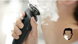 Sélectionnez un rasage pratique à sec ou rafraîchissant sur peau humide