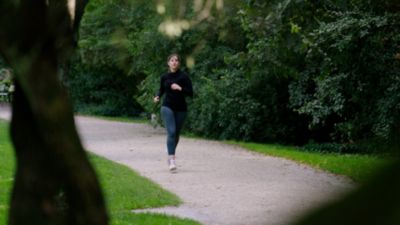 Vrouw die hardloopt