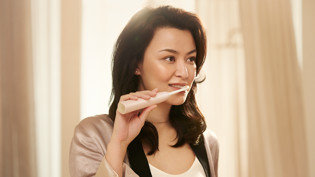 DiamondClean Prestige 9900 Power Toothbrush with SenseIQ DiamondClean Prestige 9900 Power Toothbrush with SenseIQ