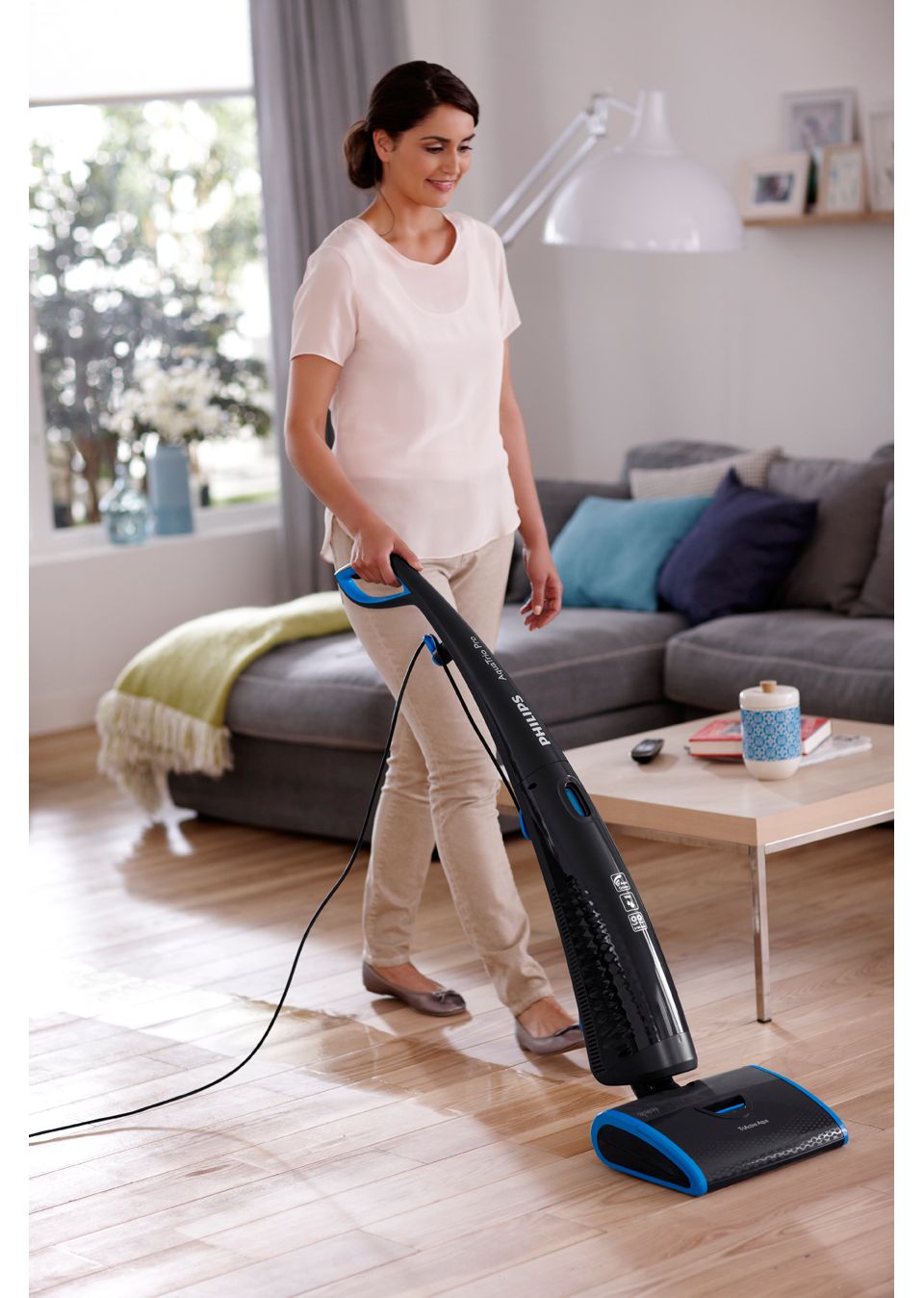 Уборка в комнате. Бытовой пылесос karcher 425020. Как пользоваться сухой уборкой. Philips fc6404 powerpro aqua. Пылесос ковер.