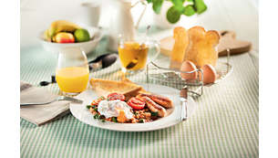 Kızarmış ekmek, yumurta ve daha fazlası için kahvaltı tepsisi