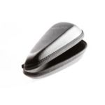 Una funda para guardar la afeitadora de forma segura.