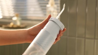 Collapsible 200ml reservoir for easy storage and travel