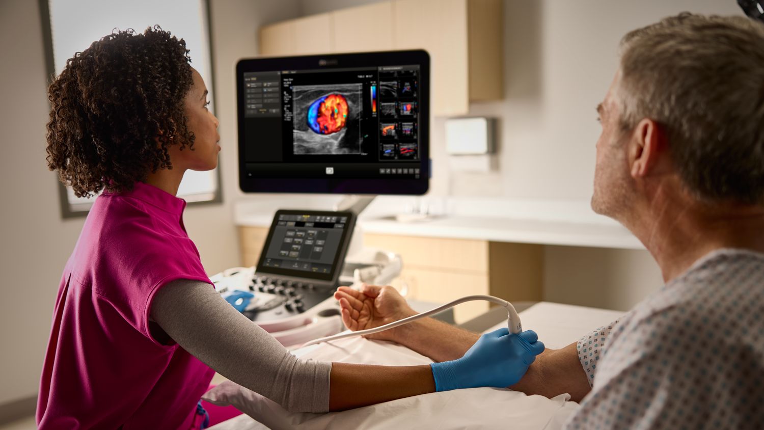  Clinician and patient both looking at EPIQ Elite GI