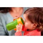 Pomáhá s přechodem na dospělácký způsob pití