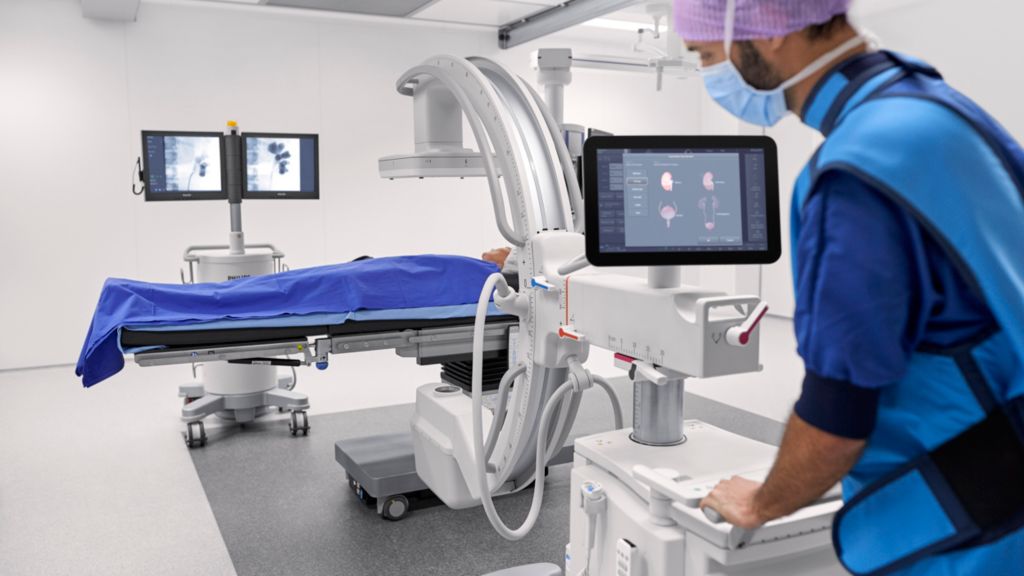 Surgical team performing vascular case with Zenition FD mobile C-arm