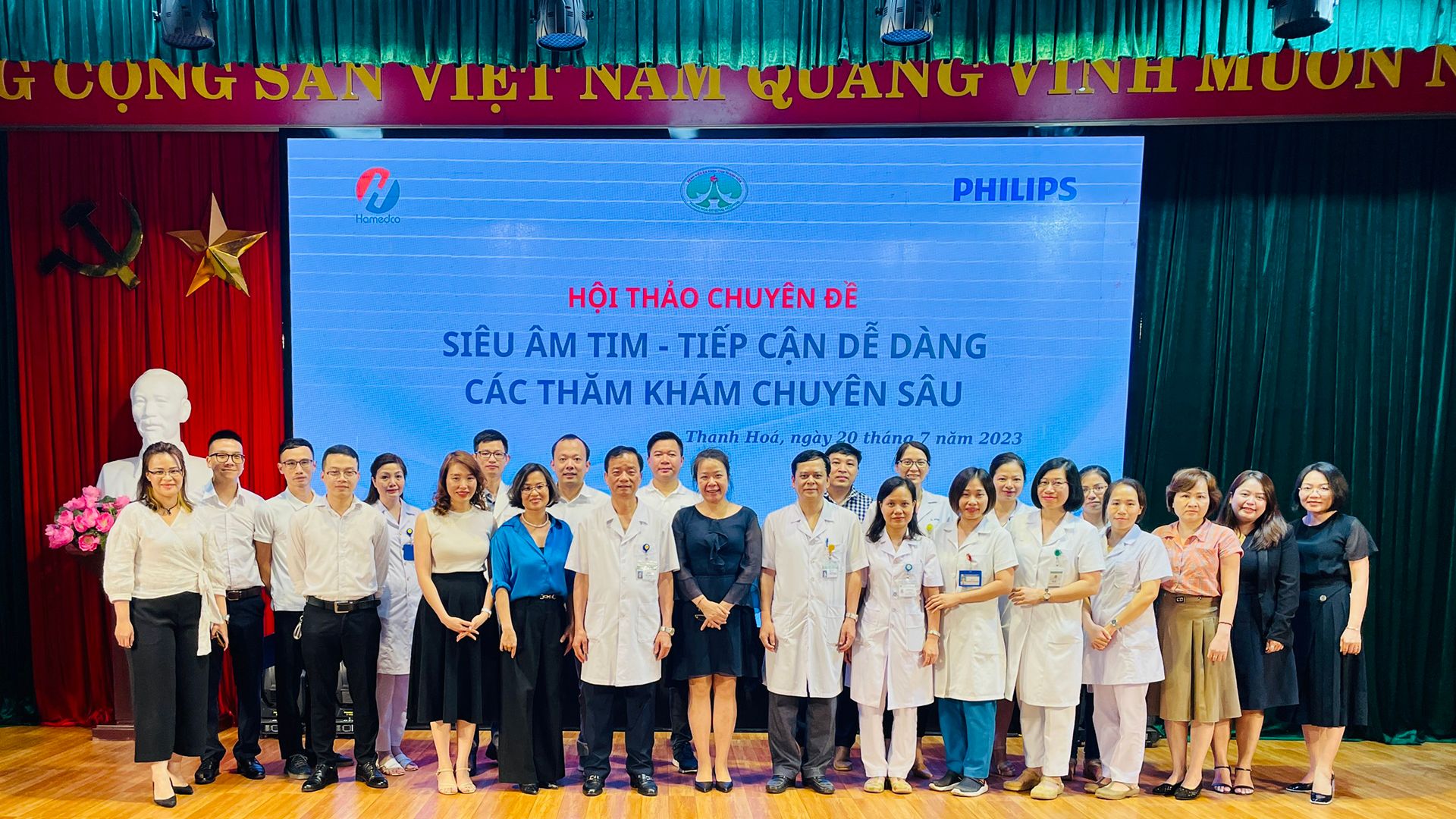 Le Van Sy poses with participants at cardiac ultrasound workshop